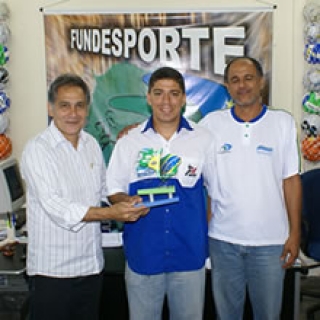 O piloto Cláudio Martins (ao centro) é uma das apostas de medalha para o Estado.