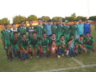 A equipe do Atlético Vila Nova manteve a mesma base do time campeão de 2010 (foto) e levou o bi-campeonato em Paranhos. 