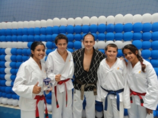 Alexandre Medina foi um dos alunos do Nace campeões de taekwondo em Campo Grande Jair Amaro com os alunos do taekwondo do Nace.