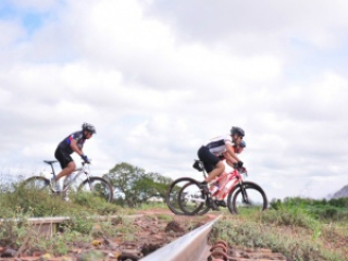 Competição dividiu ciclistas em três categorias neste domingo. Outras duas etapas serão disputadas em 2012.
