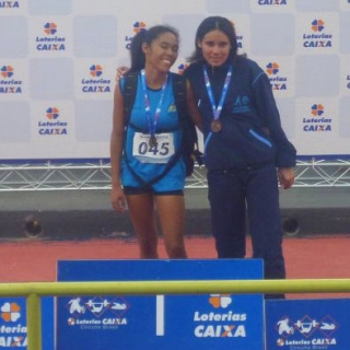 Ana Paula e Débora com suas medalhas de ouro.