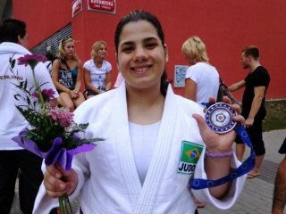 A douradense Camila Gebara elevou o nome do estado ao ser eleita a melhor atleta da competição.