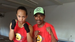 “Minha atleta deu um baile, uma aula de boxe. Não teve como tirar a luta dela﻿”, comemorou Tião.
