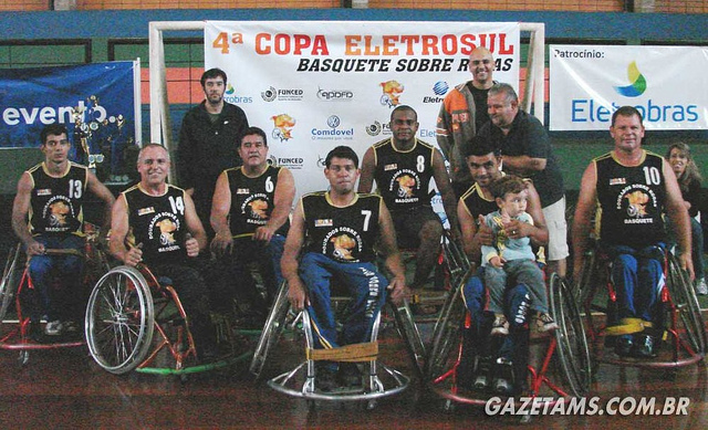 Cadeirantes de Dourados realizam competição de basquete