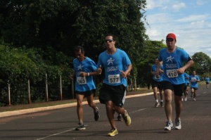 Com 9% da visão, paratleta chega em primeiro na Corrida das Águas