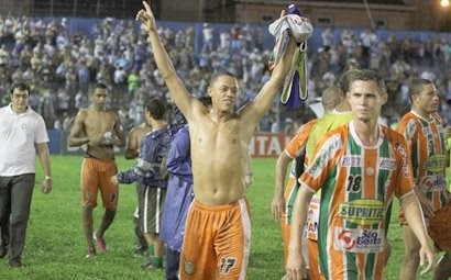 Naviraiense renova contrato com Bahia