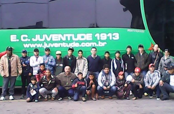 Escolinha União de Eldorado leva 17 atletas para avaliação no RS