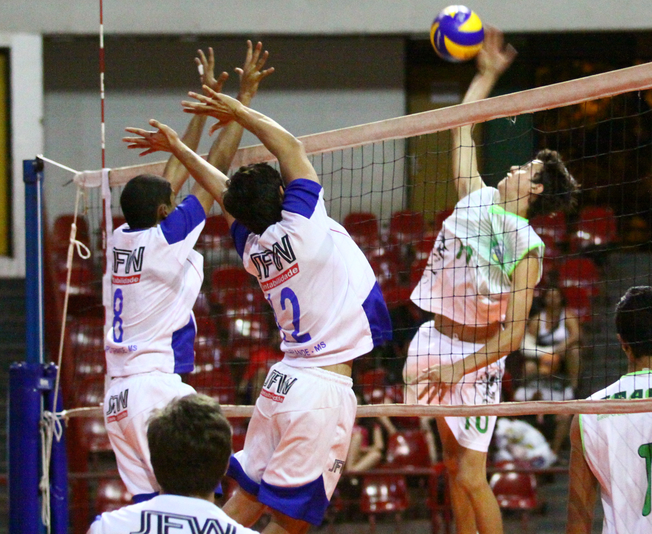 Copa Pantanal de Voleibol prossegue nesta quarta com jogos pelo masculino e feminino
