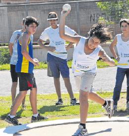 Festival de Atletismo reúne 300 crianças no Centro Olímpico da Vila Nasser