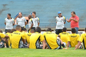 Ubiratan esconde o jogo quanto ao time titular da estreia no Estadual