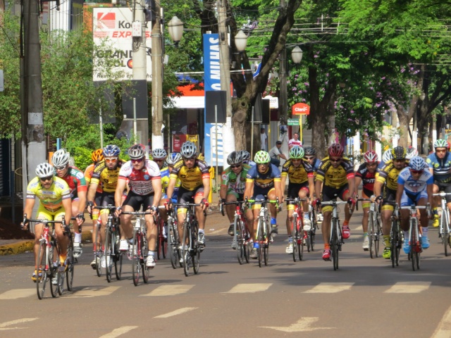 Paranaenses dominam Elite no GP Dourados