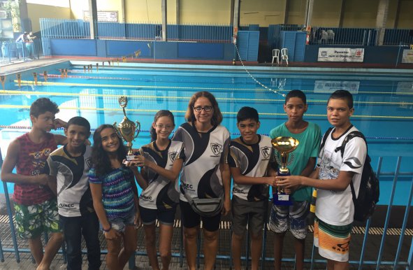 Alunos do Programa Nosso Talento brilham em estaduais de futsal e natação