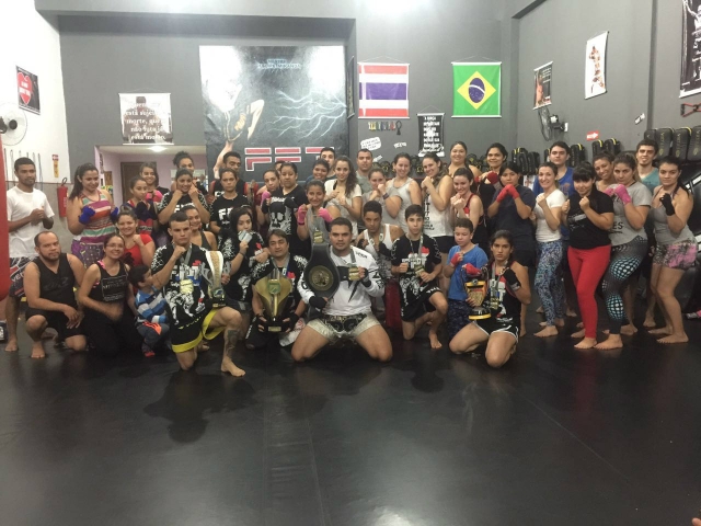 Dourados conquista primeiro cinturão profissional de Muay thai