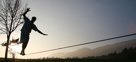 Parques campo-grandenses têm aulas de Slackline