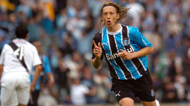 Torcedores do Grêmio fazem campanha por volta de douradense