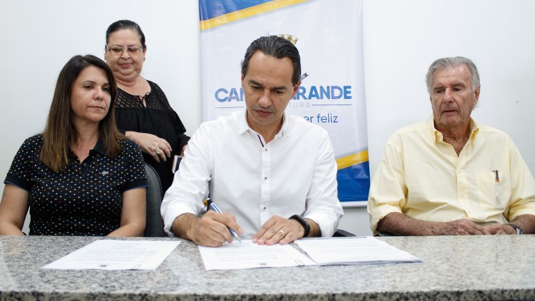 Junto a Fittipaldi, Trad anuncia retorno de provas no autódromo