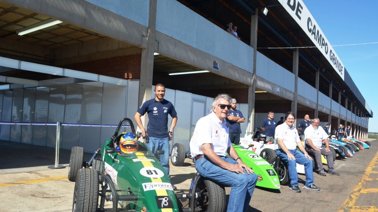 Após sucesso da Vee, Fittipaldi promete voltar em novembro