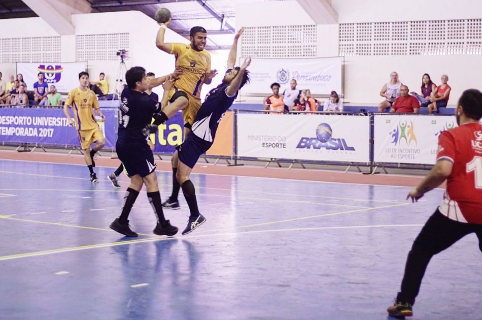 Equipe de handebol conquista prata na Liga do Desporto Universitário 2017