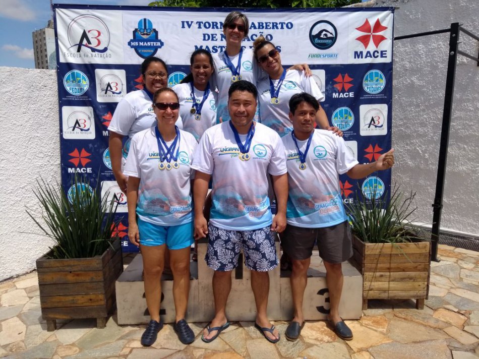 Equipe de natação corumbaense conquista 20 medalhas em torneio estadual