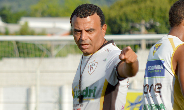 Técnico Nei César comemora o quinto acesso na carreira