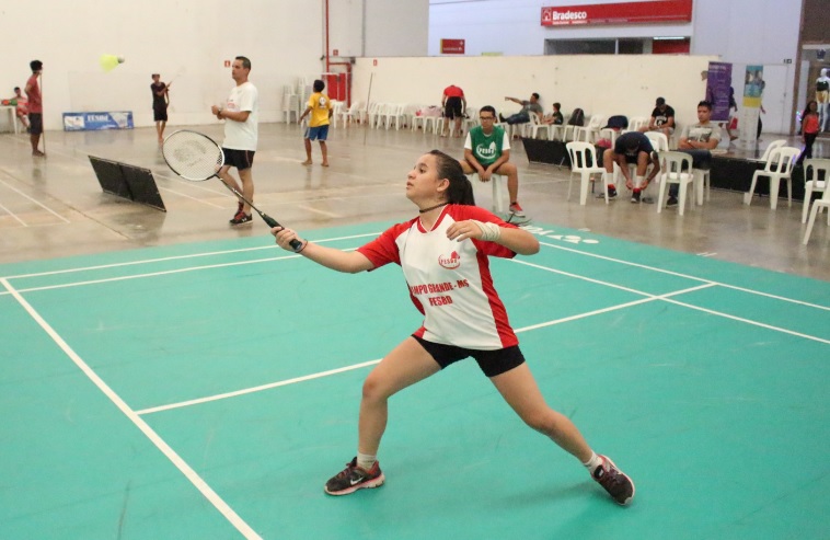 Gisele Rosa domina estadual de badminton