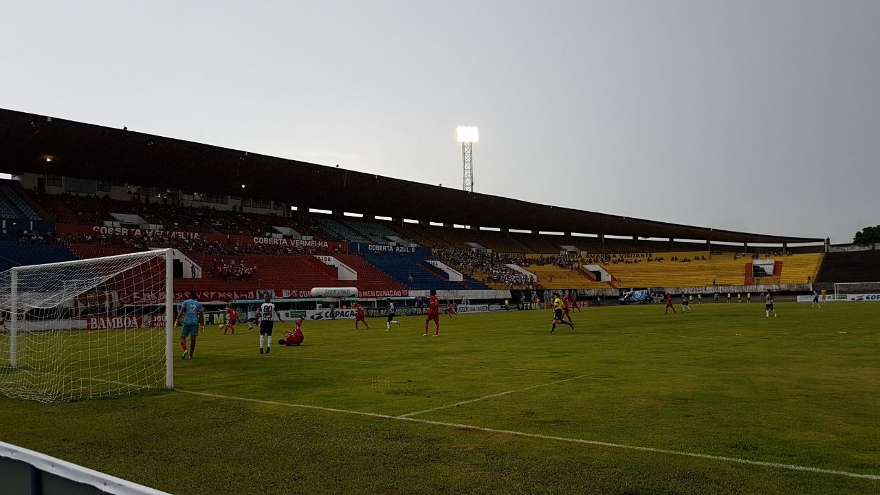 Comercial vence revanche com Operário e clássico termina em confusão