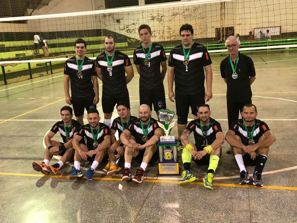 Equipe de Naviraí é campeã do Quadrangular de Vôlei Adulto Masculino