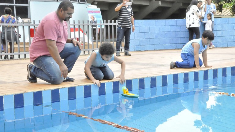 Alunos exploram criatividade em campeonato de aerobarco