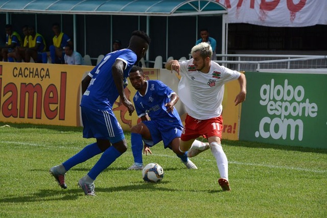 Com gol contra, Aquidauanense vence Comercial no Morenão