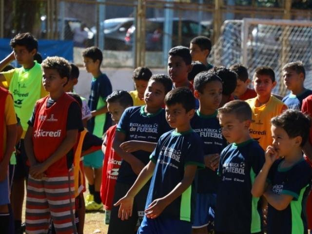 Escolinha abre inscrições para crianças na Praça Belmar Fidalgo