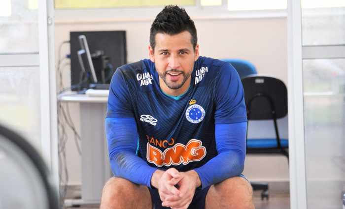 Goleiro do Cruzeiro envia materiais para Aparecida do Taboado