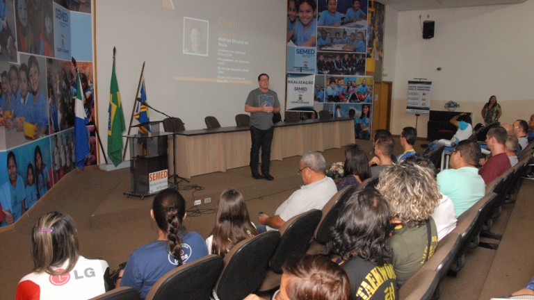 Seminário atualiza profissionais às regras do esporte escolar