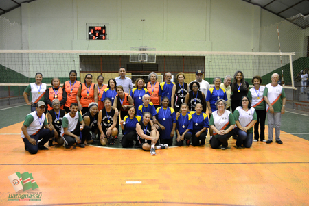 Idosos de Bataguassu fazem demonstração de Vôlei Adaptado