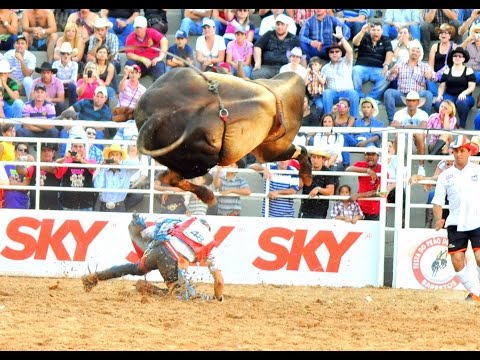 Francis Dezembro é campeão da montaria de touros da 27ª Exposul