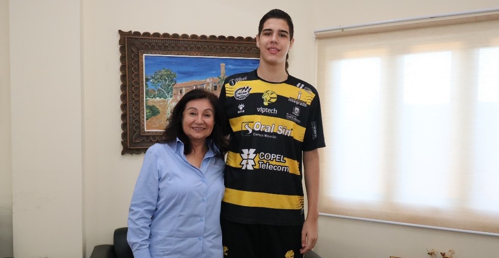 Prefeita de Dourados recebe Gustavo Gaiofato promessa do basquete