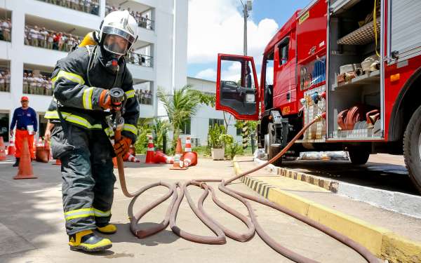1º Bombeiro de Aço testa os limites dos profissionais