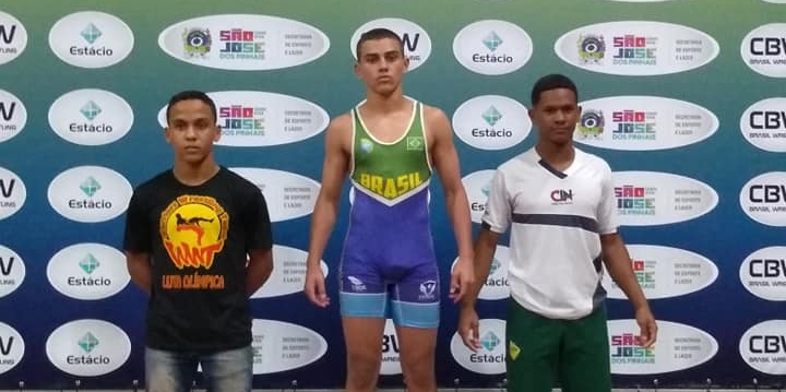 Paulo André conquista o ouro no Brasileiro Sub-15 de Luta Olímpica