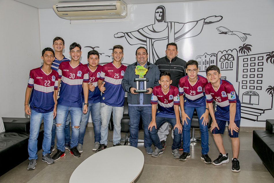 Prefeito recebe equipe que vai representar Corumbá nos Jogos da Juventude