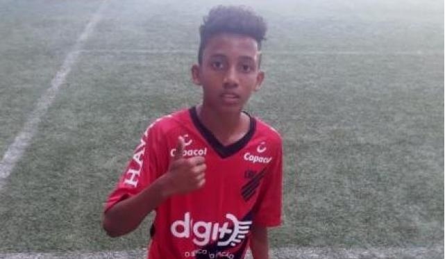 Com faro de gol, jovem de MS passa em teste do Athletico PR