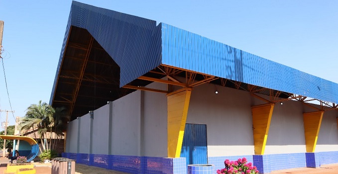 Prefeitura entrega reforma da poliesportiva de Vila Vargas