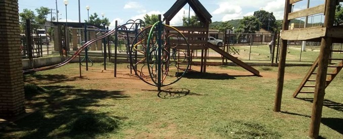 Funec inicia limpeza em campos de futebol e praças de corumbá