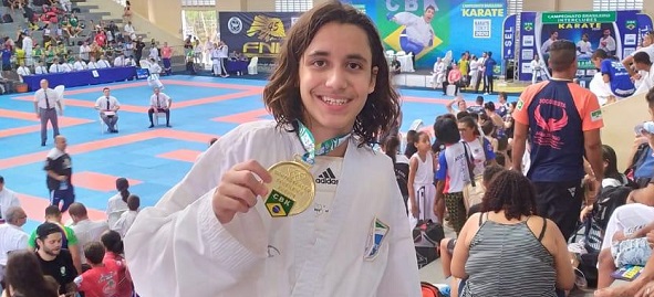 Enzo Bassi conquista ouro e garante vaga na Seleção Brasileira