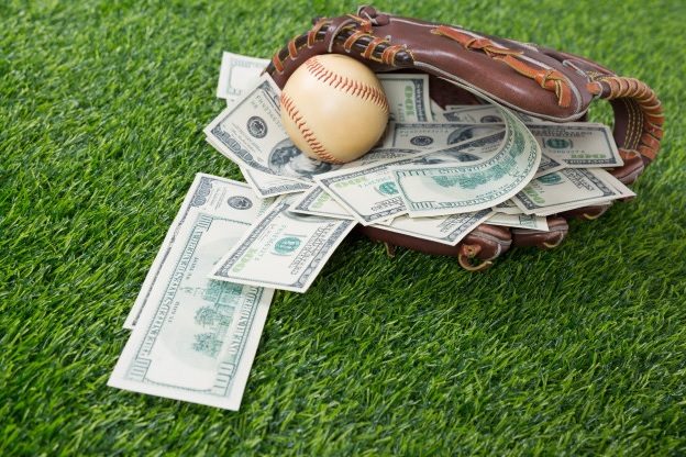MLB deve permitir patrocínios nas camisas para 'salvar' franquias