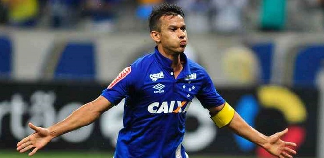 Henrique, do Cruzeiro, passa bem após sofrer grave acidente