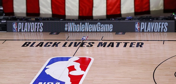 Bucks não entra em quadra e jogo da NBA é adiado