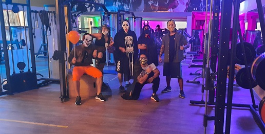 Academia do Sesc convida alunos à treinarem com fantasia de Halloween