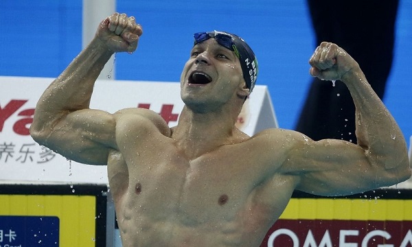 Nicholas Santos vence os 50m borboleta na semifinal da ISL