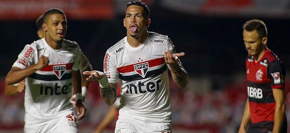 São Paulo vence Flamengo por 3 a 0 e avança à semi da Copa do Brasil