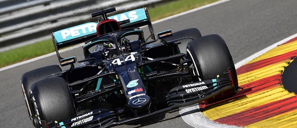 Hamilton conquista a pole no Bahrein e bate recorde