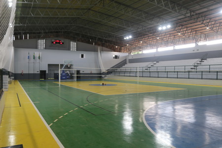 Prefeitura de Sidrolândia entrega reforma de ginásio de esportes